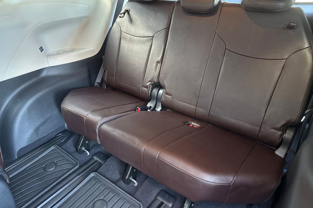Certified 2023 Toyota Sienna Platinum image 14