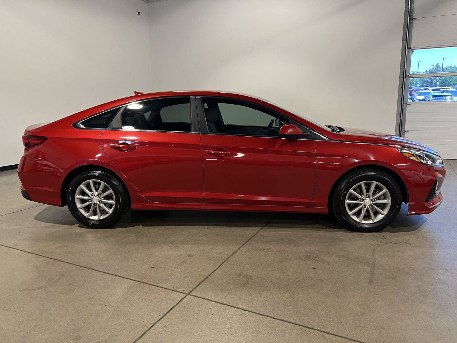Used 2018 Hyundai Sonata SE FWD image 2
