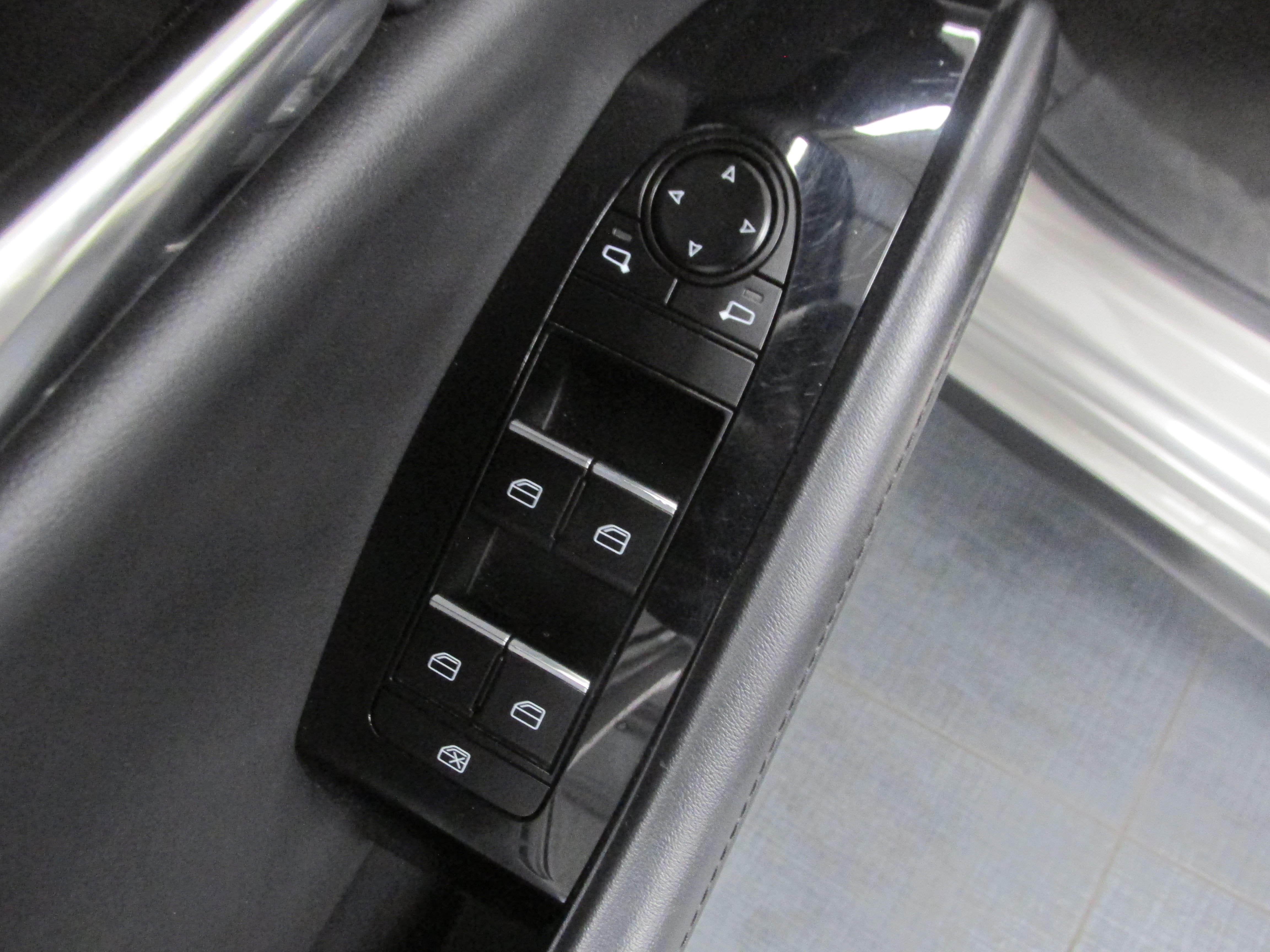Used 2024 MAZDA MAZDA3 s FWD image 28