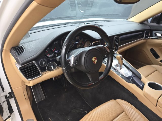 Used 2015 Porsche Panamera RWD image 16