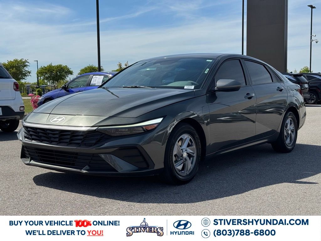 Used 2025 Hyundai Elantra SE image 8