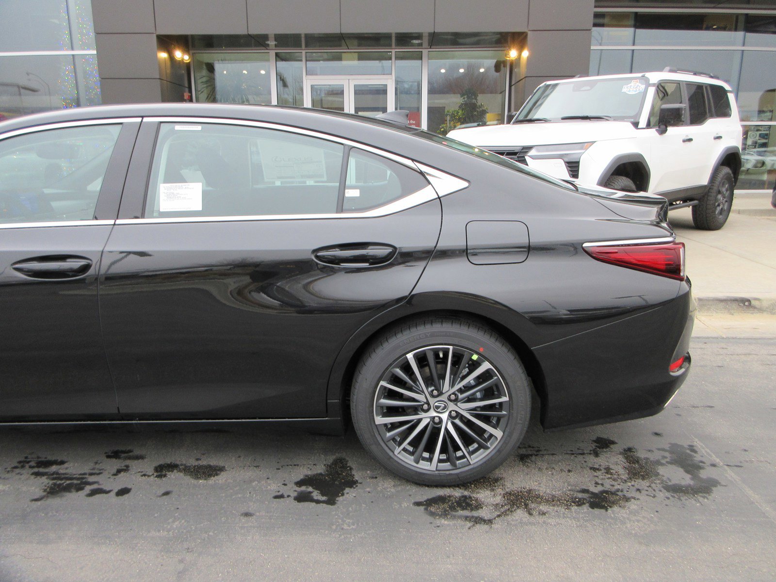 New 2025 Lexus ES 350 w/ Premium Package image 4