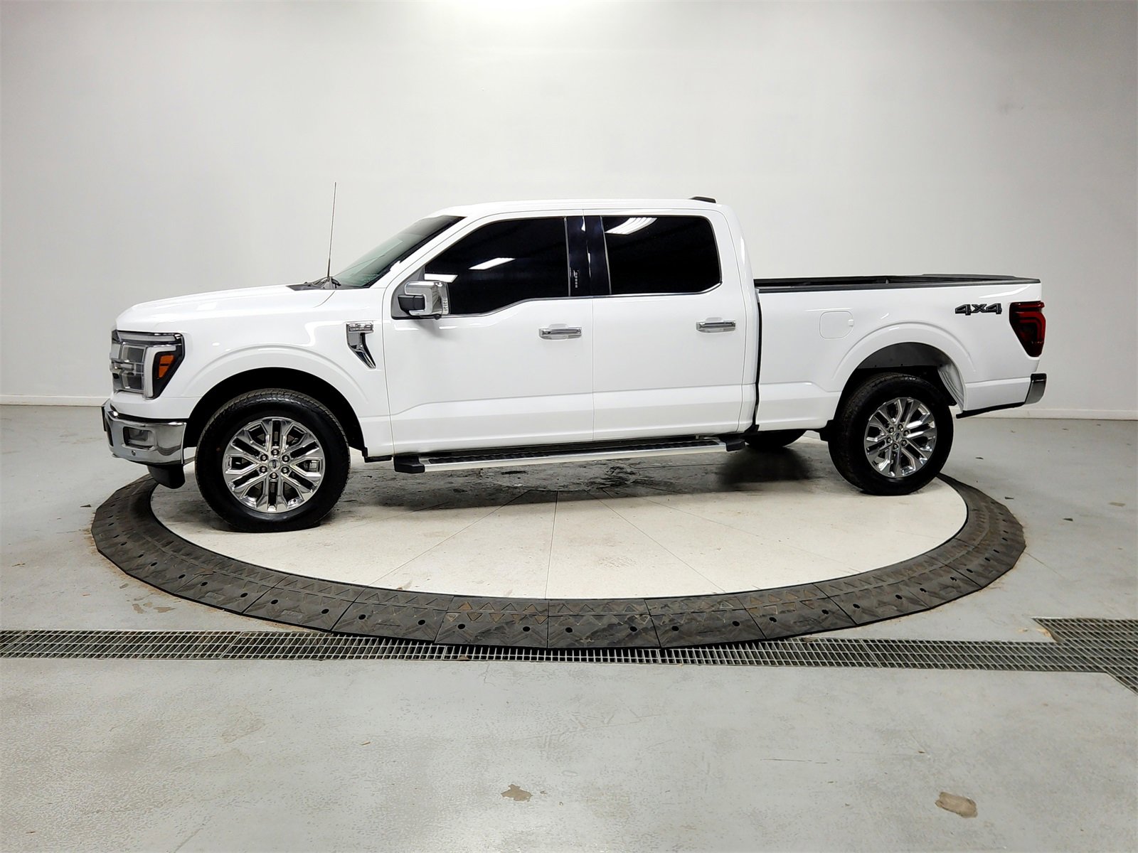 Used 2024 Ford F150 Lariat w/ Tow/Haul Package image 4