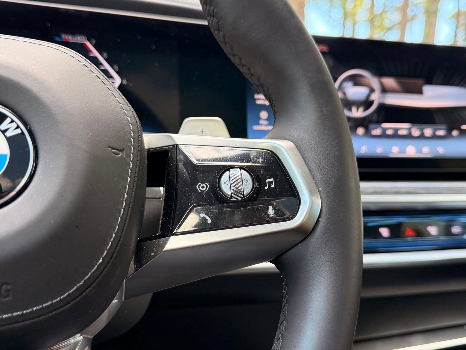 Used 2025 BMW 760i xDrive AWD/4WD image 26