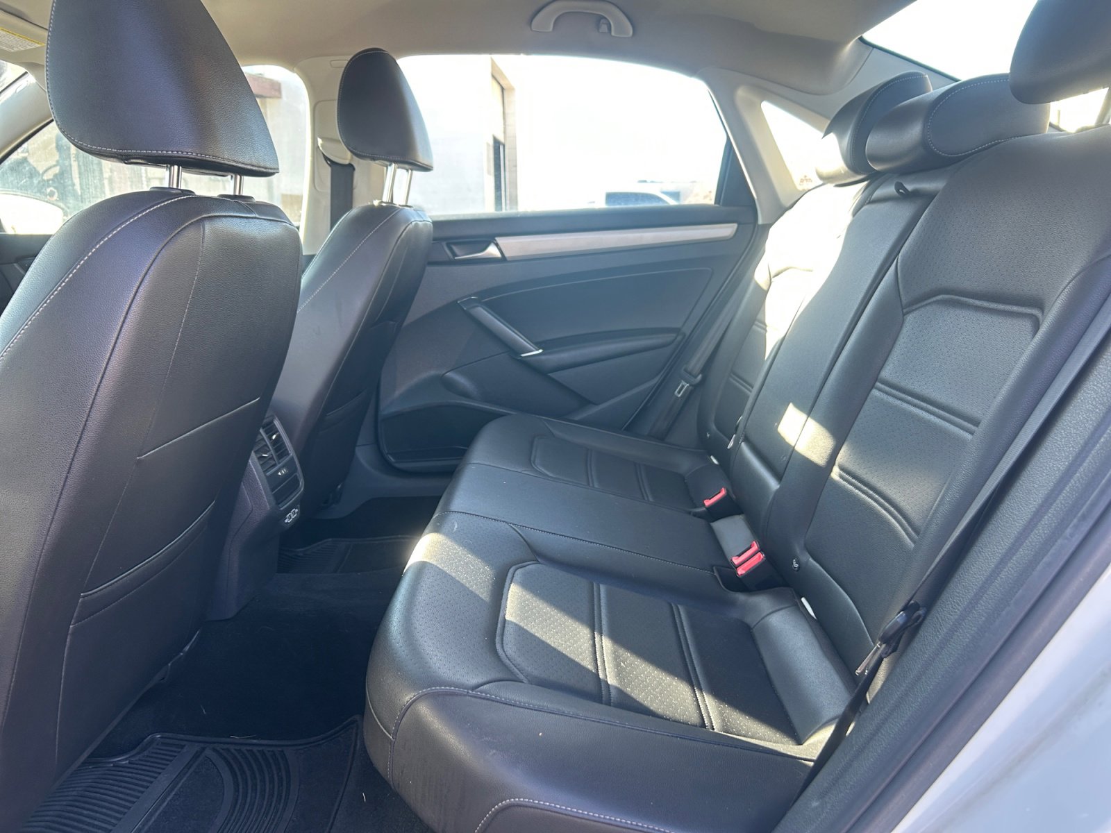 Used 2020 Volkswagen Passat 2.0T SE image 16