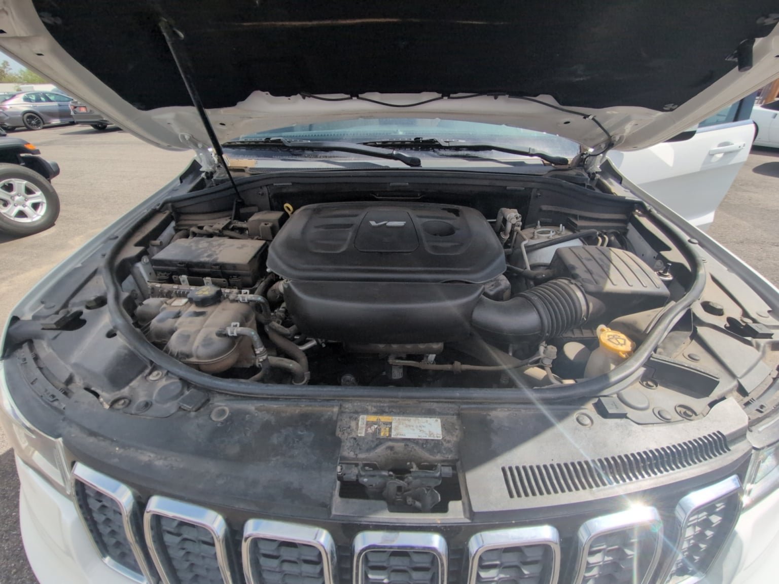 Used 2018 Jeep Grand Cherokee Laredo AWD/4WD image 20