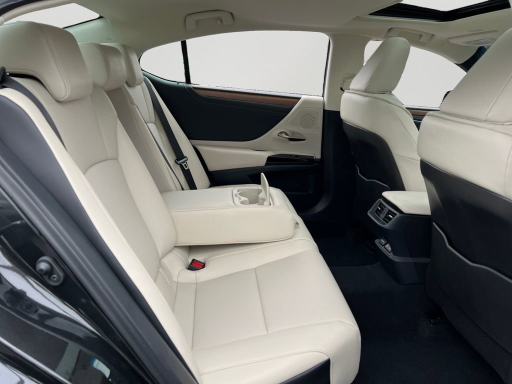 New 2025 Lexus ES 350 w/ Premium Package image 6
