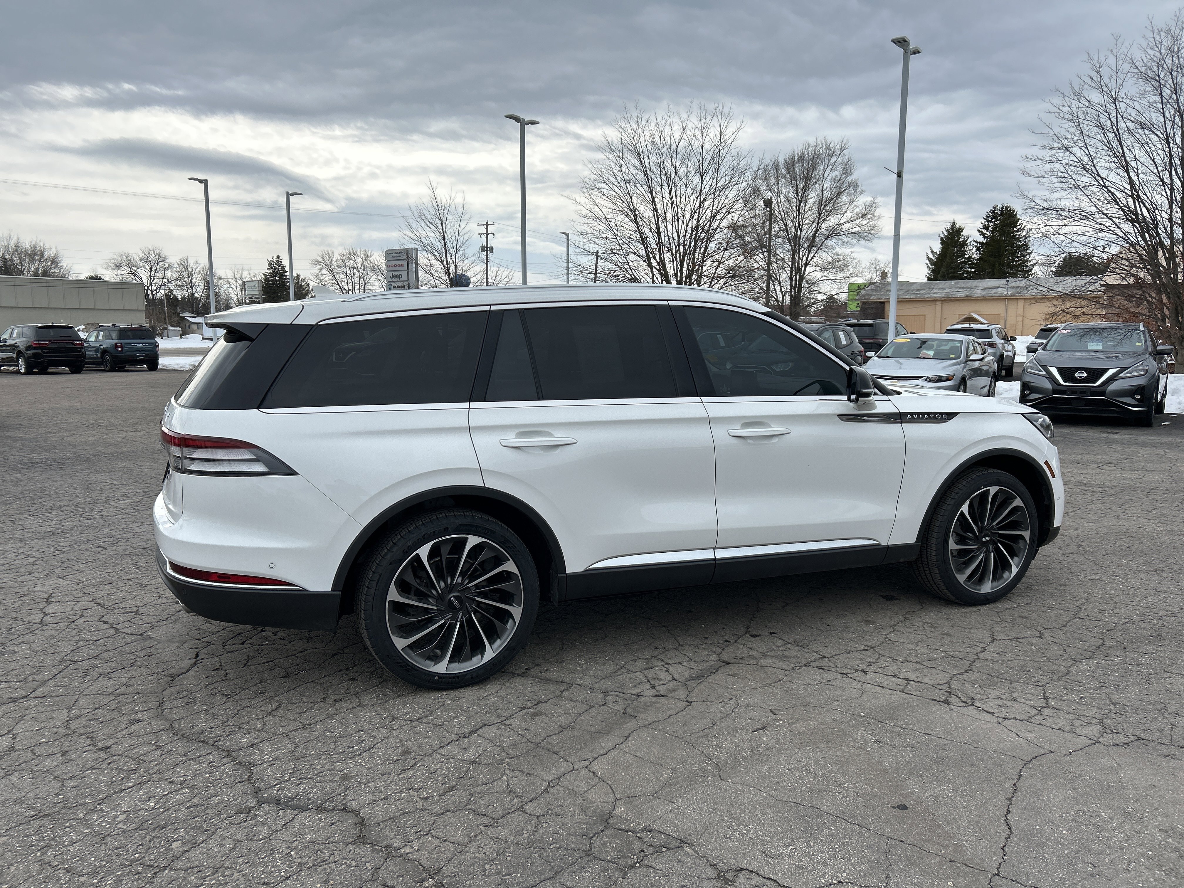 Used 2021 Lincoln Aviator Reserve w/ Equipment Group 201A image 3