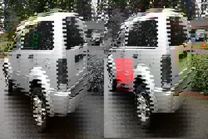 Used 2007 Dodge Nitro SXT image 4