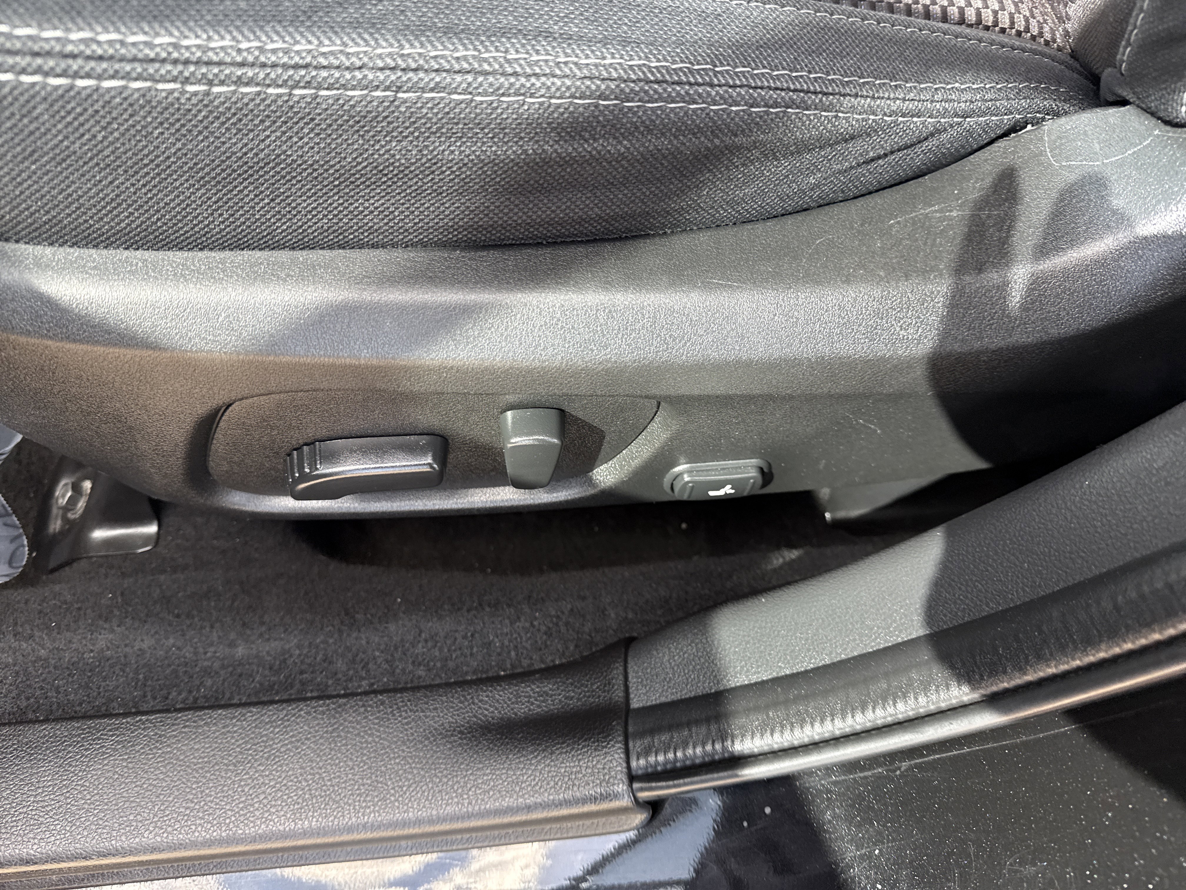 Used 2018 Subaru Forester 2.5i Premium w/ All-Weather Package image 19