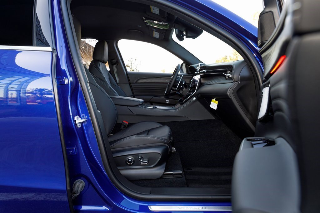 New 2025 Maserati Grecale GT image 37