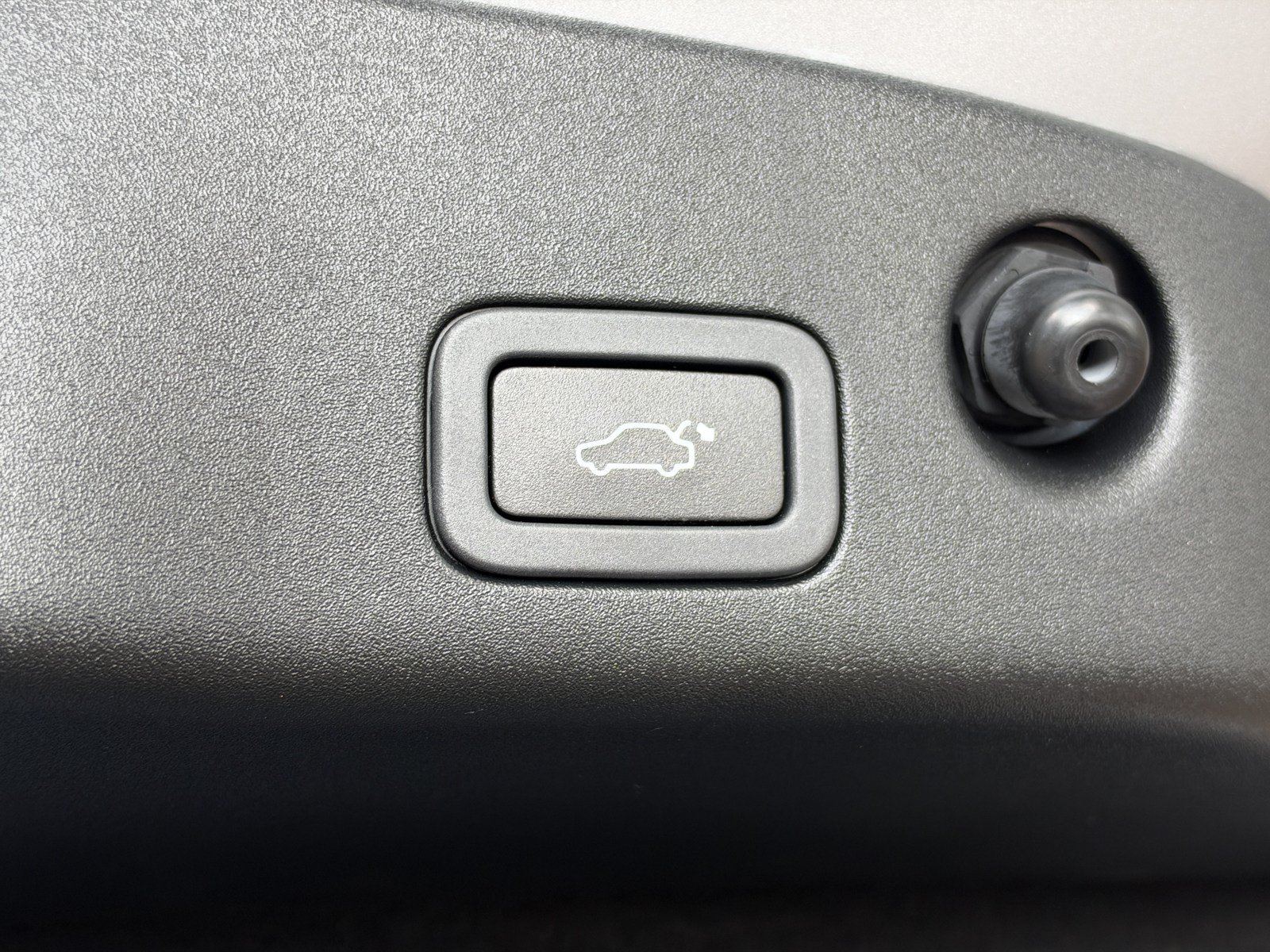 Used 2019 Jaguar XJ R RWD image 45