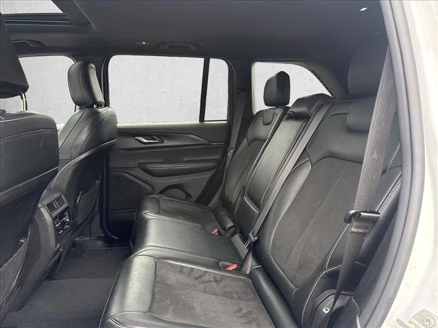 Used 2023 Jeep Grand Cherokee Altitude image 15