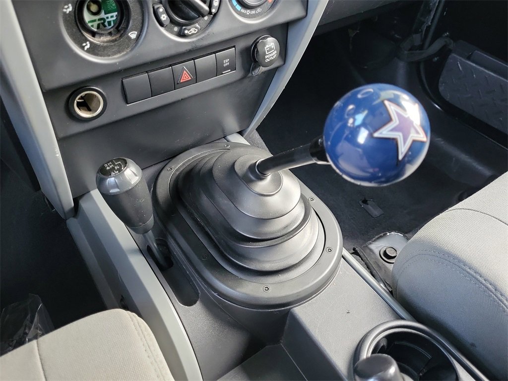 Used 2008 Jeep Wrangler Sahara w/ Dual Top Group image 29