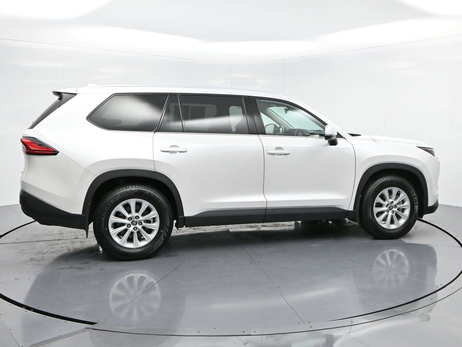Used 2024 Toyota Grand Highlander XLE image 8
