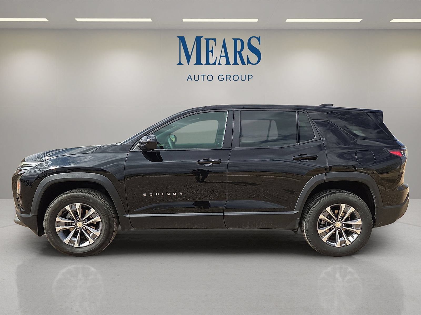 Used 2025 Chevrolet Equinox LT AWD/4WD image 2