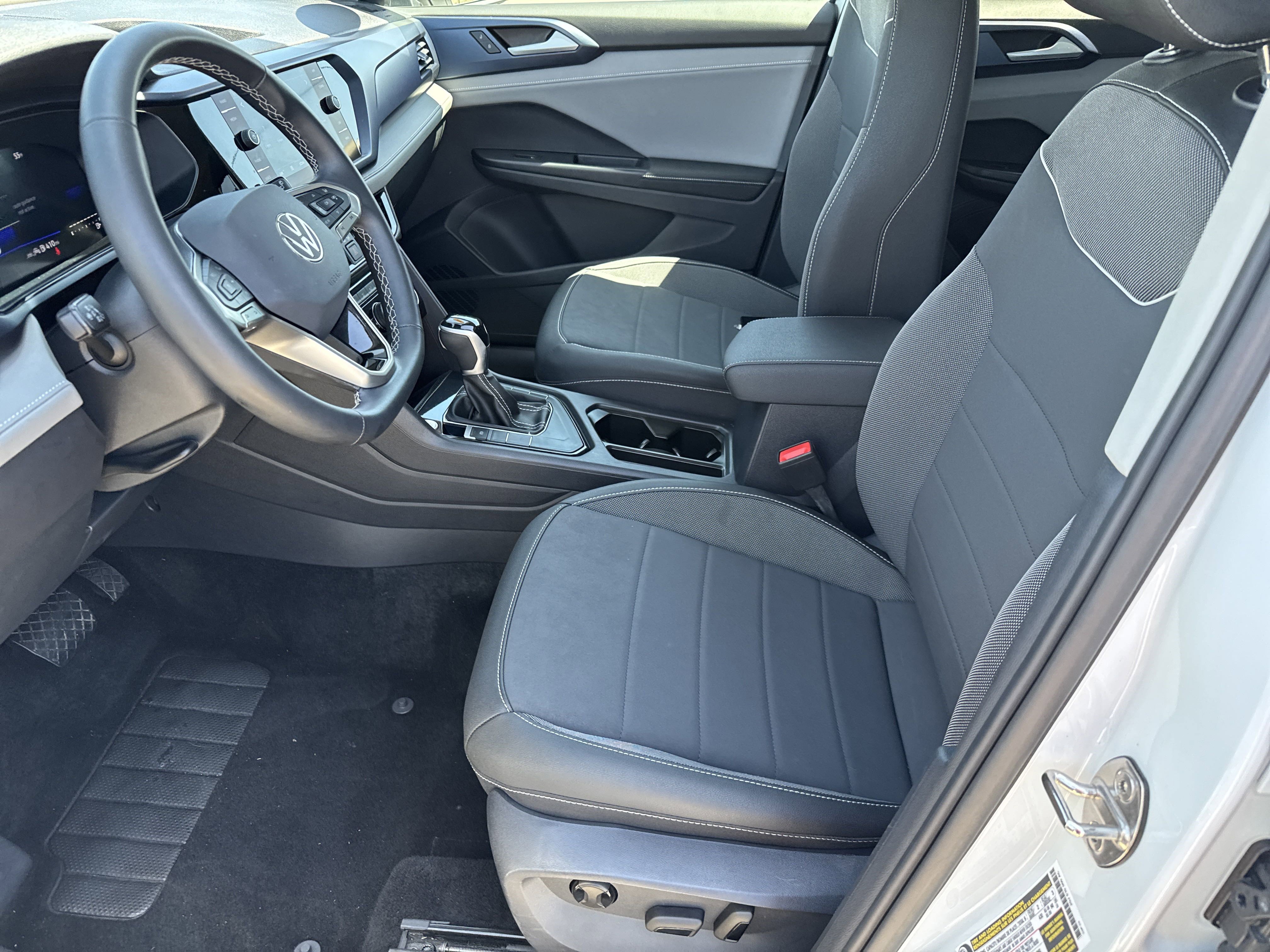 Used 2024 Volkswagen Taos SE image 5