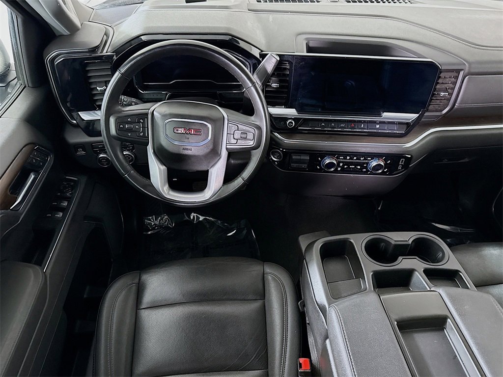 Used 2025 GMC Sierra 1500 SLT image 3