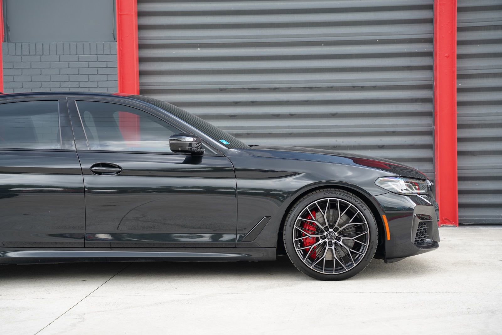 Used 2021 BMW M550i xDrive w/ Dynamic Handling Package AWD/4WD image 3