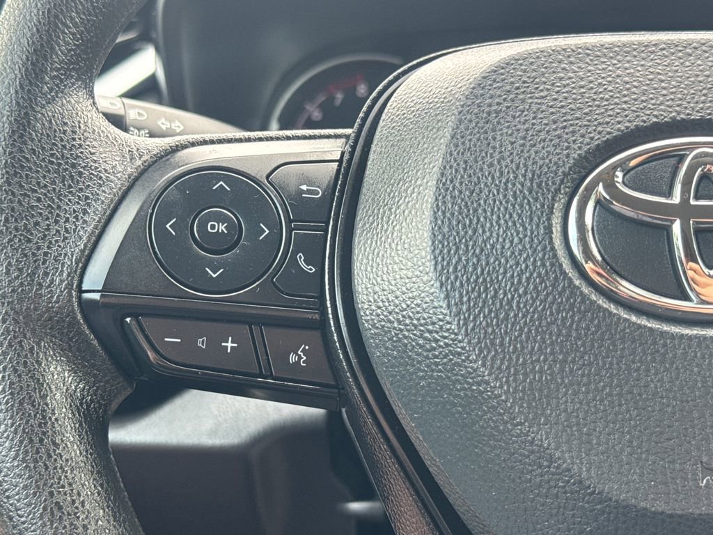 Used 2025 Toyota RAV4 XLE AWD/4WD image 19