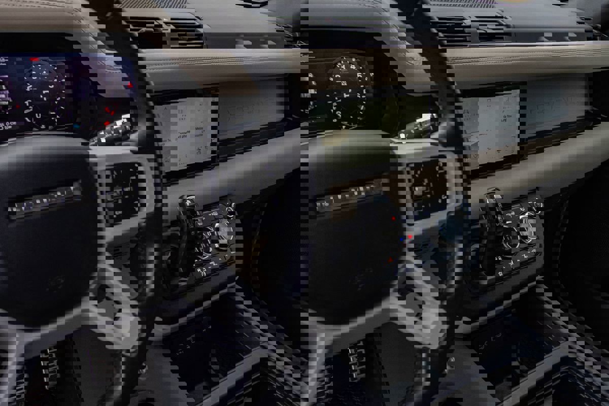 Used 2020 Land Rover Defender 110 S image 12