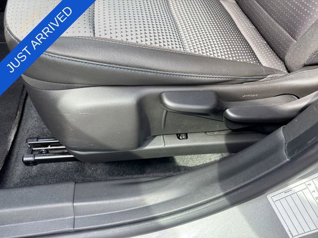 Used 2025 Chevrolet Trax LT w/ LT Convenience Package FWD image 12