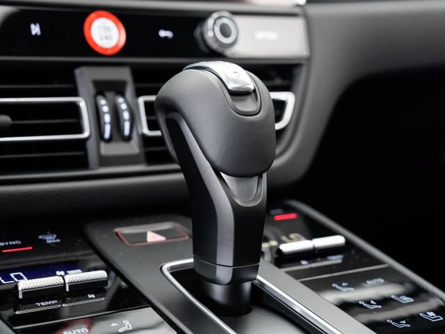 Certified 2025 Porsche Macan AWD/4WD image 21
