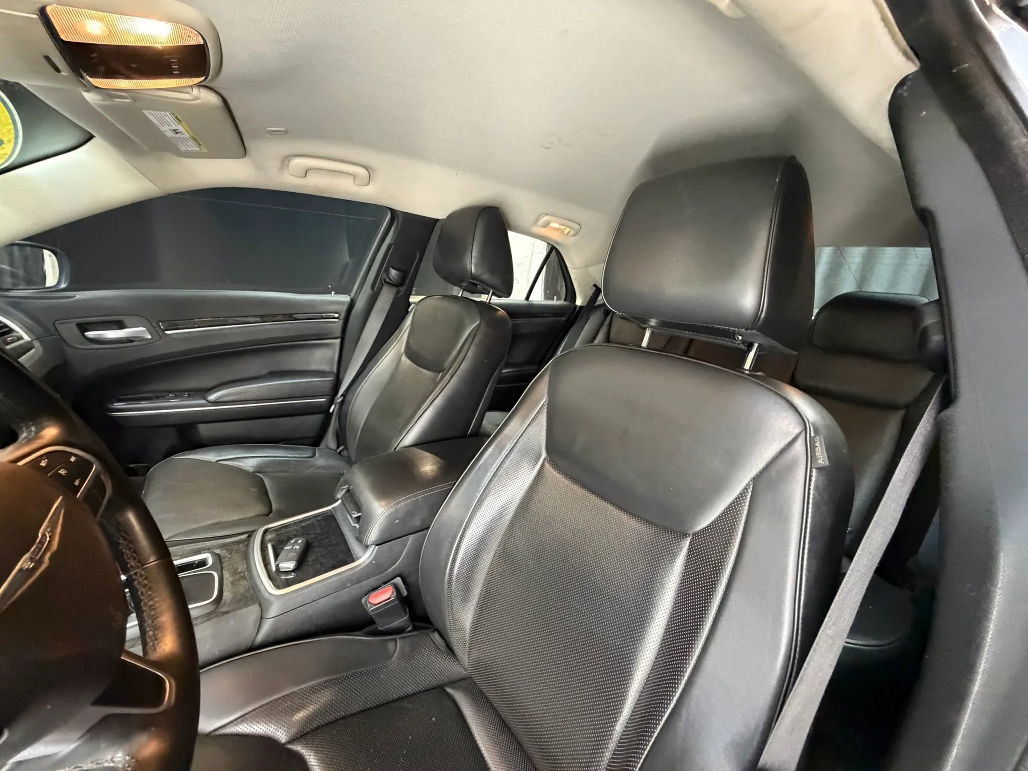 Used 2018 Chrysler 300 Limited RWD image 15