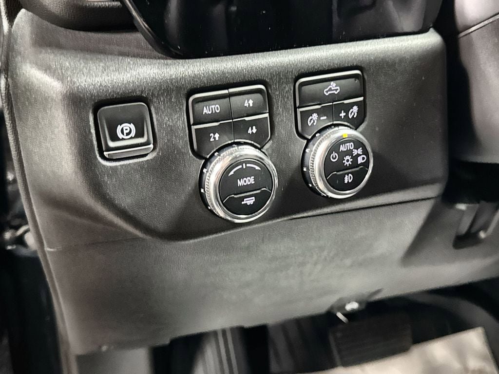 Used 2025 GMC Sierra 1500 Elevation w/ X31 Off-Road Package AWD/4WD image 16