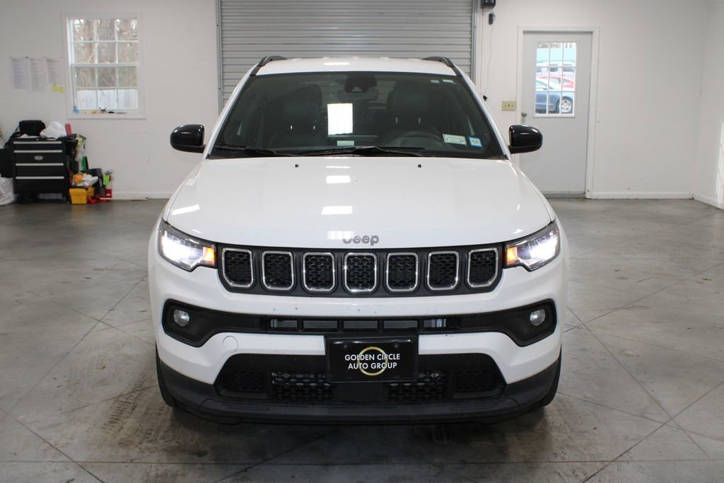 Used 2024 Jeep Compass Latitude image 3