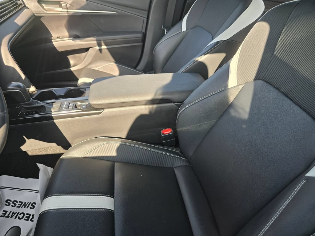 Used 2025 Toyota Camry SE FWD image 21