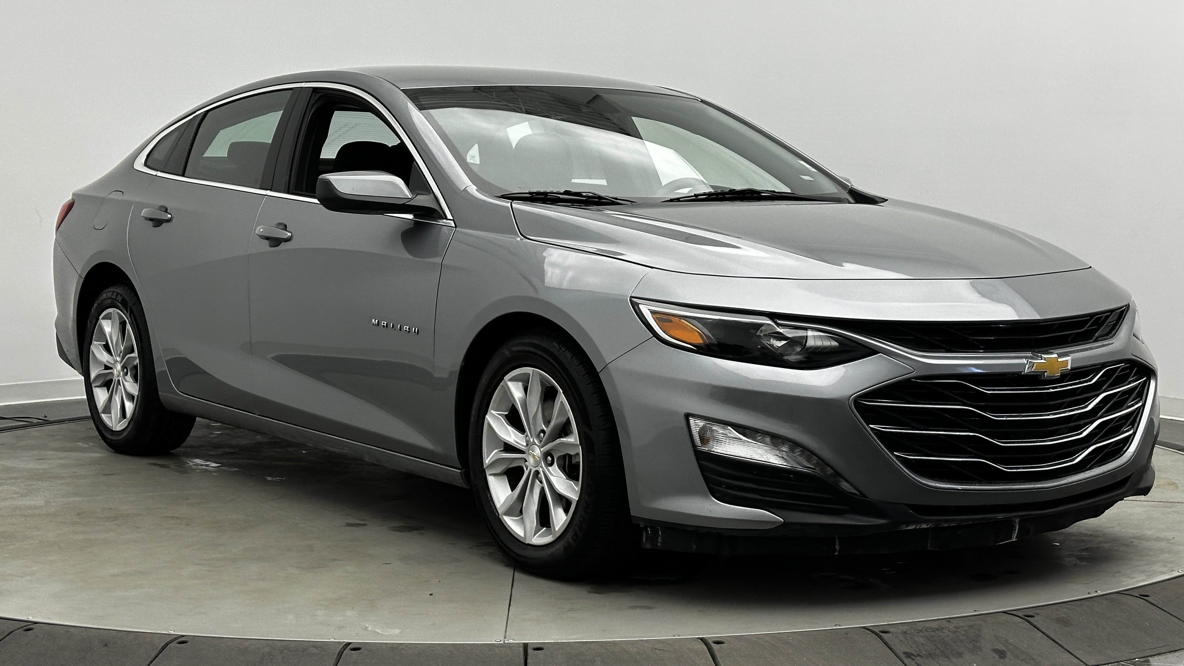 Used 2024 Chevrolet Malibu LT FWD image 3