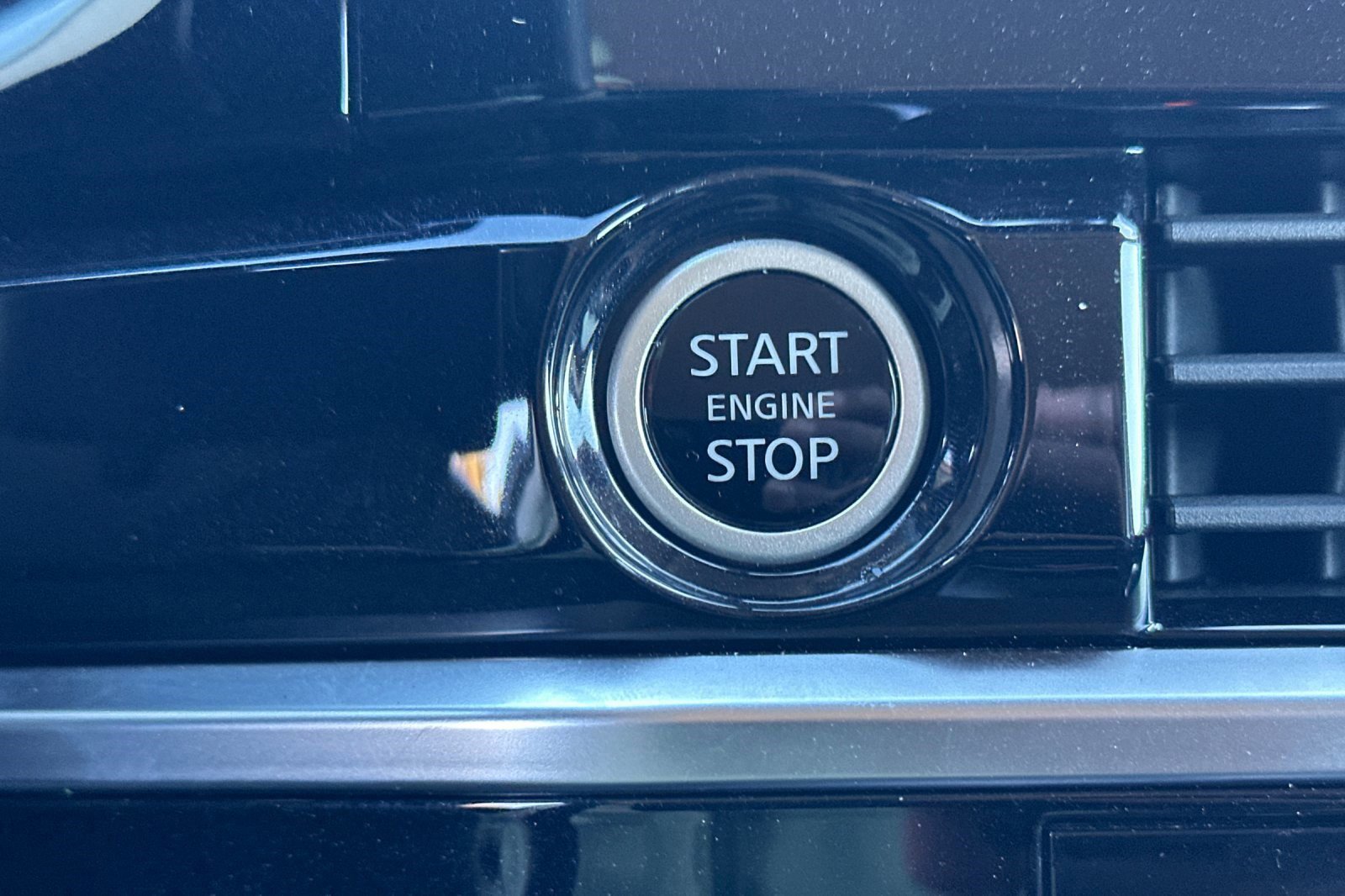 Used 2024 Nissan Pathfinder SL image 34