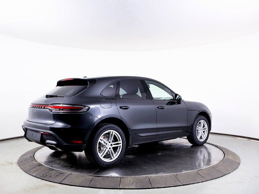 Certified 2025 Porsche Macan AWD/4WD image 29