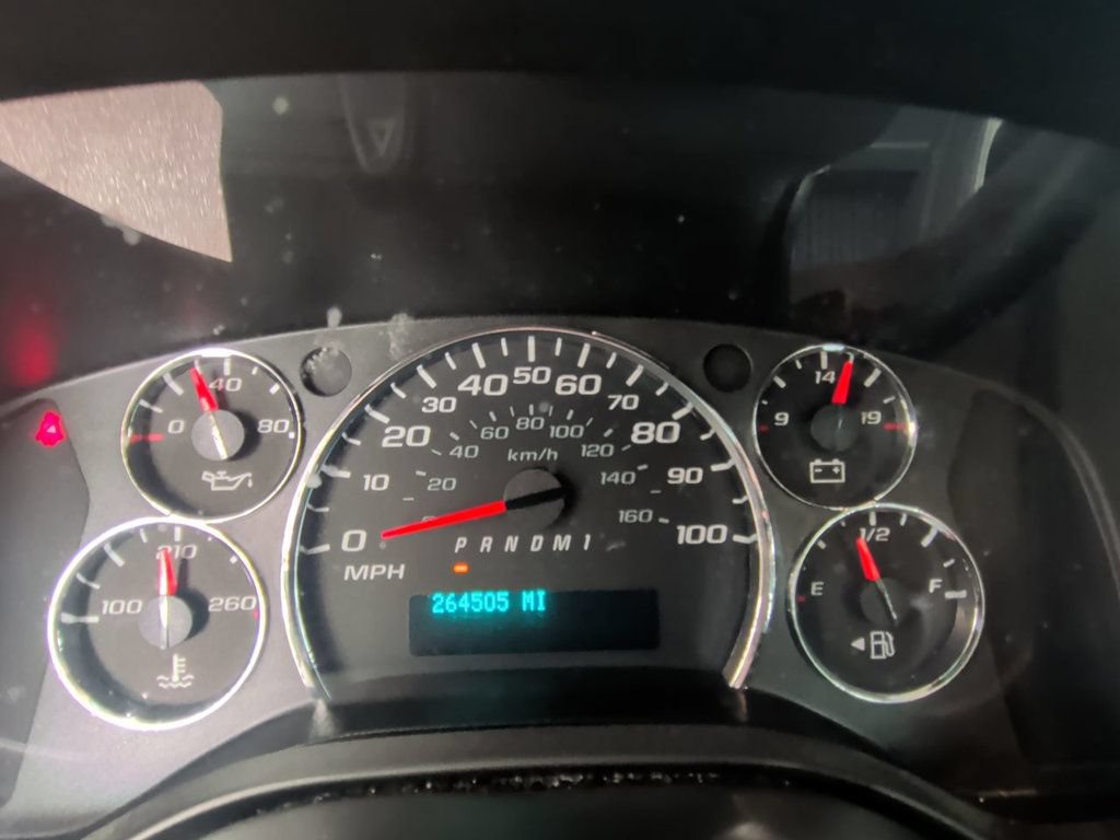 Used 2018 Chevrolet Express 2500 w/ Driver Convenience Package RWD image 16