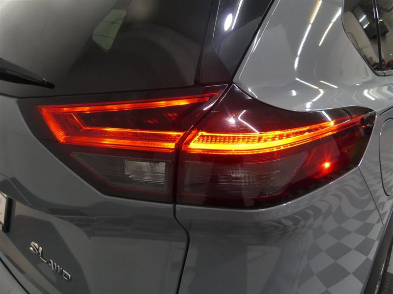 Used 2021 Nissan Rogue SL w/ Premium Package image 15