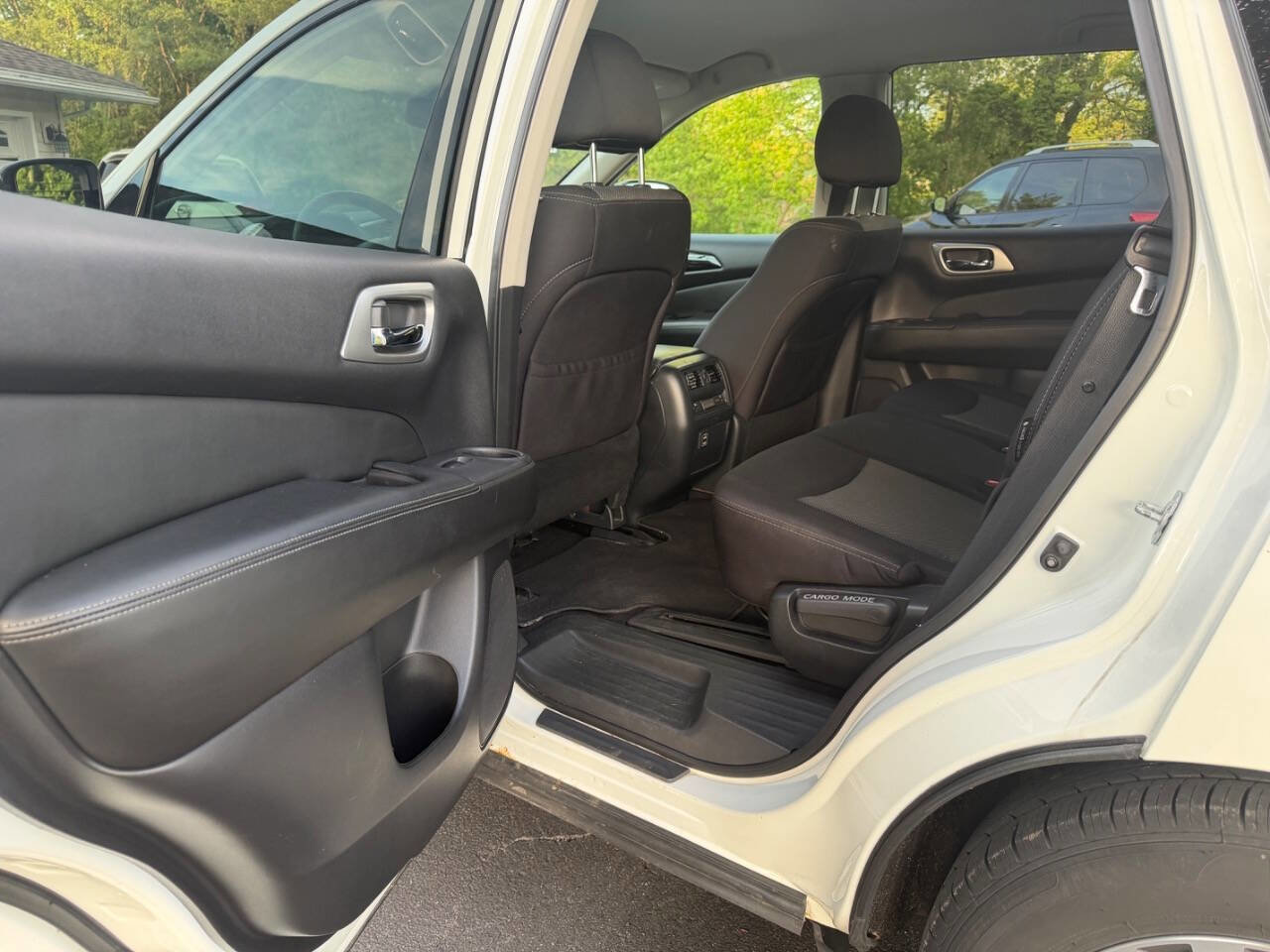Used 2018 Nissan Pathfinder SV w/ SV Tech Package AWD/4WD image 10