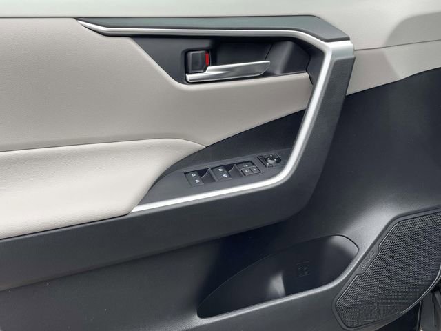 Used 2020 Toyota RAV4 XLE w/ Convenience Package image 18