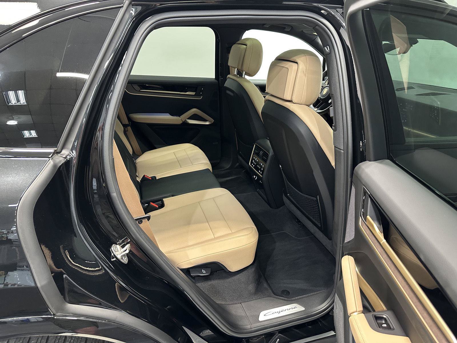 Used 2026 Porsche Cayenne AWD/4WD image 41