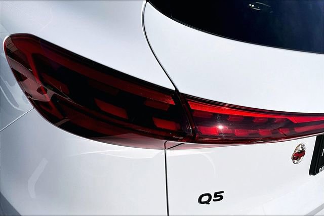 Used 2025 Audi Q5 Premium w/ Convenience Package image 23