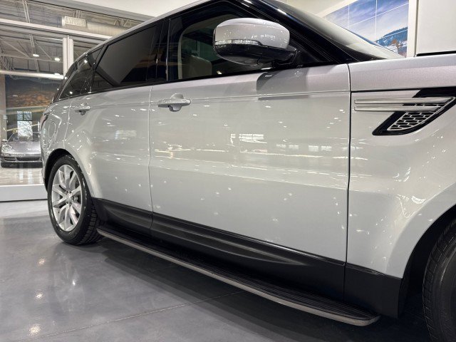 Used 2016 Land Rover Range Rover Sport HSE image 23