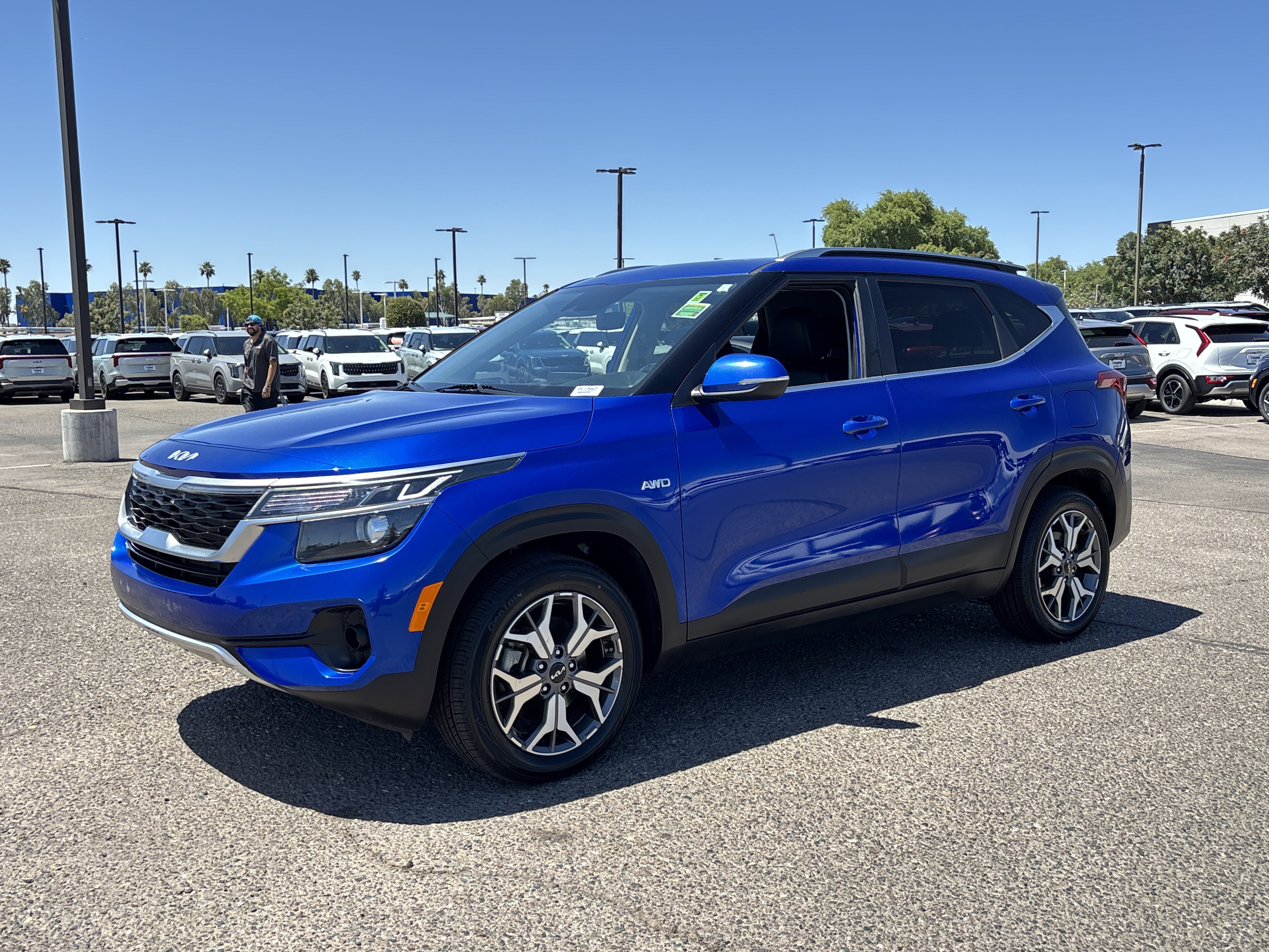 Used 2022 Kia Seltos EX AWD/4WD image 2
