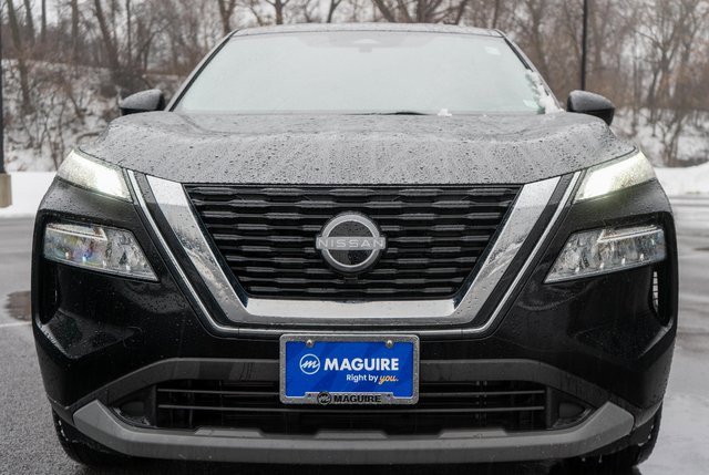 Used 2023 Nissan Rogue SV image 3