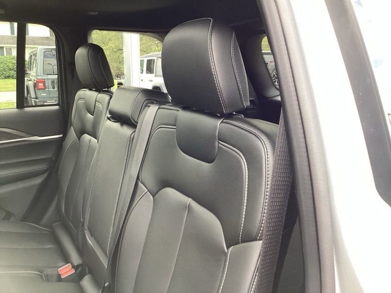 New 2025 Jeep Grand Cherokee Limited w/ Black Appearance Package image 21