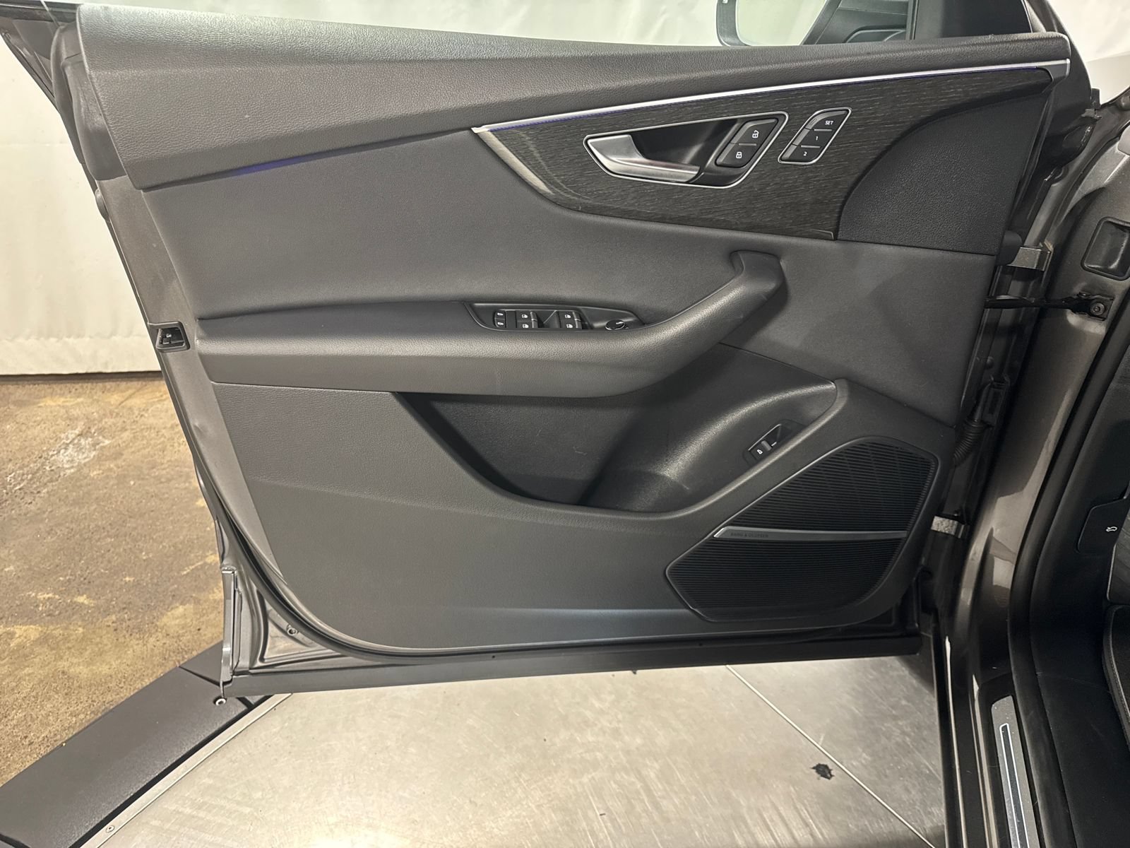 Used 2020 Audi Q8 Prestige w/ Prestige Package AWD/4WD image 25