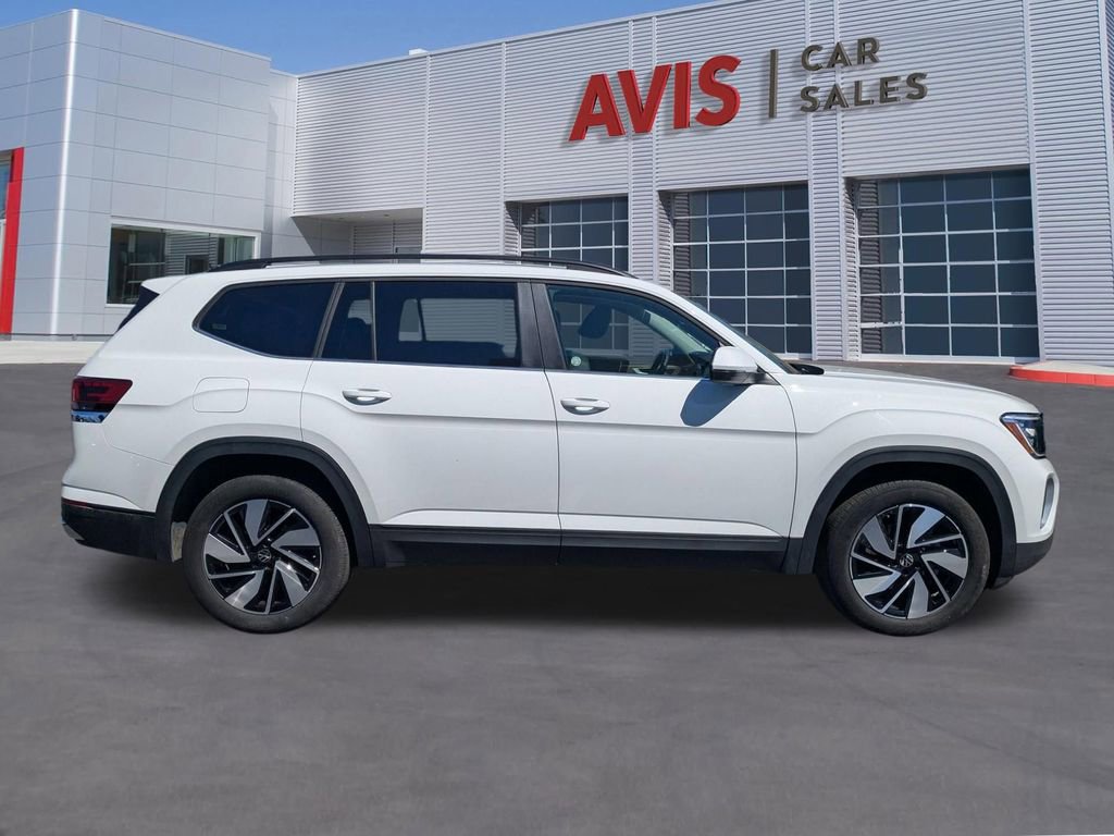 Used 2025 Volkswagen Atlas SE FWD image 2