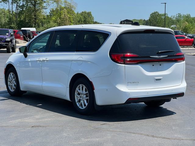 Used 2024 Chrysler Pacifica Touring-L FWD image 10