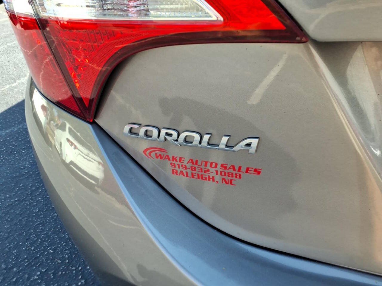 Used 2016 Toyota Corolla LE FWD image 5