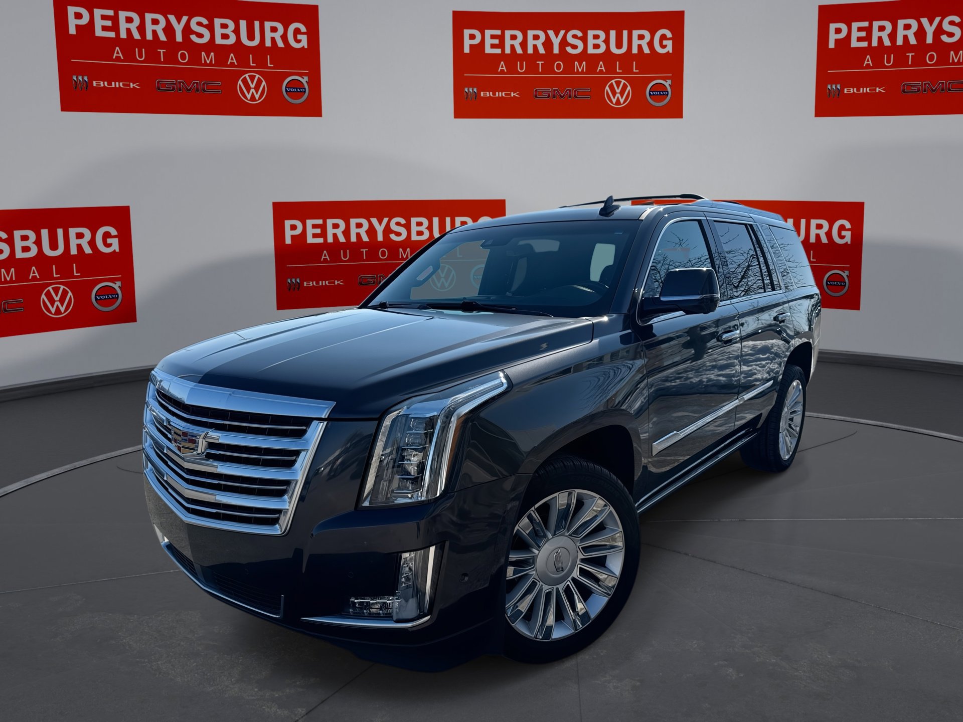 Used 2017 Cadillac Escalade Platinum image 1
