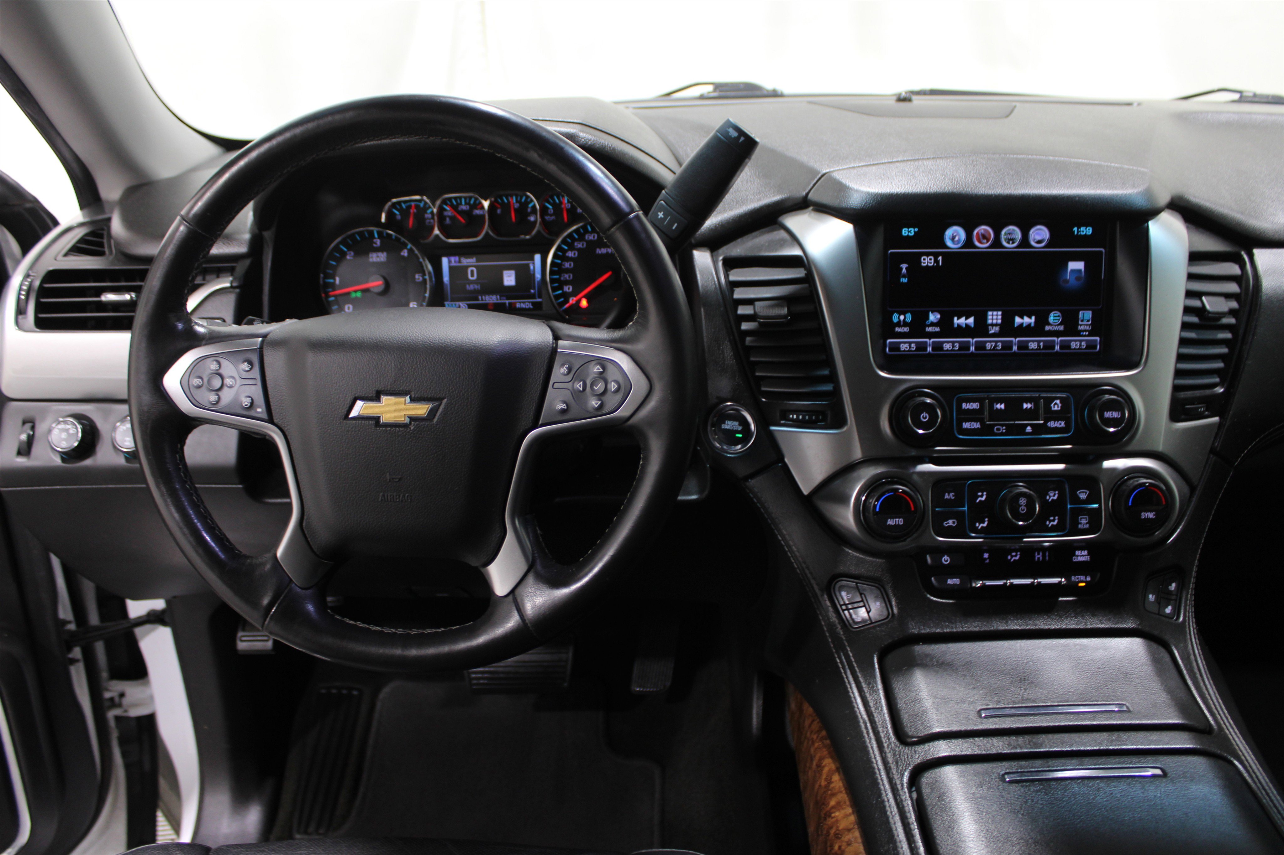 Used 2018 Chevrolet Suburban Premier image 2